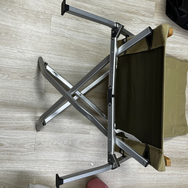 스노우피크 로우체어 30 카키 LV091KH 캠핑 체어 의자 2개 새상태 팝니다. 이미지