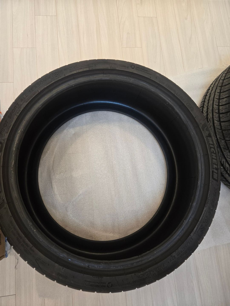 미쉐린 PSAS4 올시즌 타이어 245 35 20인치 275 30 20인치 거의 새제품급 팝니다. 이미지