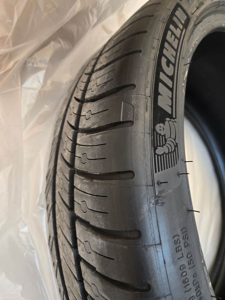 미쉐린 PSAS4 올시즌 타이어 245 35 20인치 275 30 20인치 거의 새제품급 팝니다. 이미지