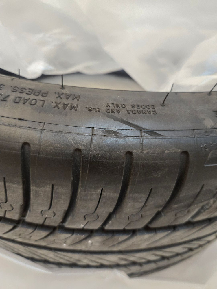 미쉐린 PSAS4 올시즌 타이어 245 35 20인치 275 30 20인치 거의 새제품급 팝니다. 이미지