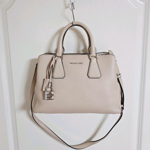 마이클코어스 카밀 미듐 사첼백