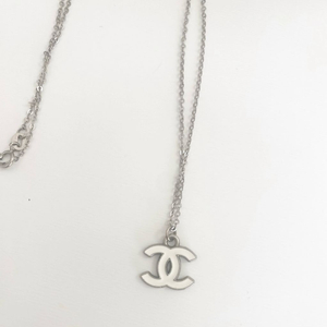샤넬 빈티지 로고 단추 목걸이 이미지