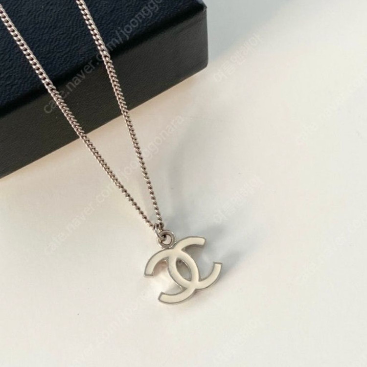 샤넬 빈티지 로고 단추 목걸이 이미지