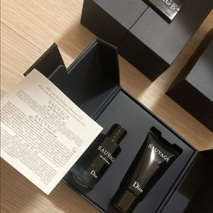 국문택 디올 소바쥬 오드퍼퓸 미니 세트 (향수+샤워젤)