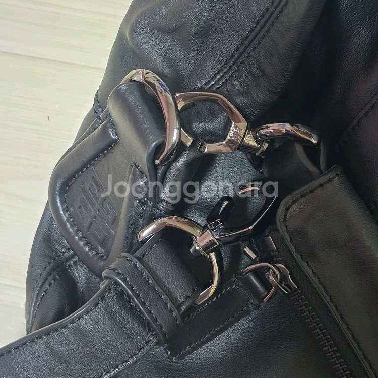 GIVENCHY(지방시) 블랙 레더 호보 숄더 겸 크로스백--3