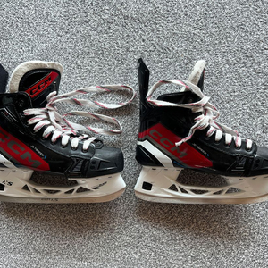 CCM Jetspeed FT670 아이스하키 스케이트 5.5 사이즈 판매합니다.
