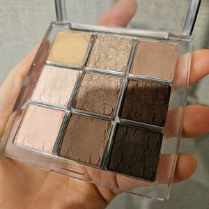 디올 백스테이지 아이팔레트 002 쿨뉴트럴 이미지