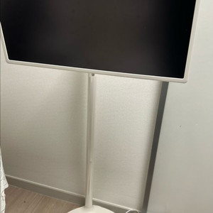 LG 스탠바이미 4K 스마트 디스플레이 이미지