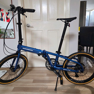 2025년 매디슨바이크 뉴 델타 10SE 미니벨로 블랙/블루 새제품