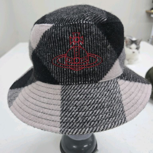 비비안 웨스트우드 체크 버킷햇 모자