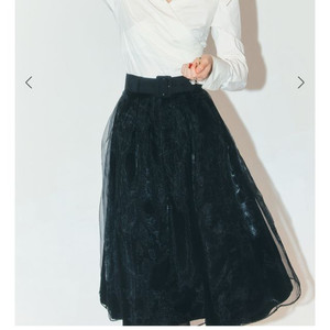 브라이드앤유 BAU 엘리 브이넥 블라우스