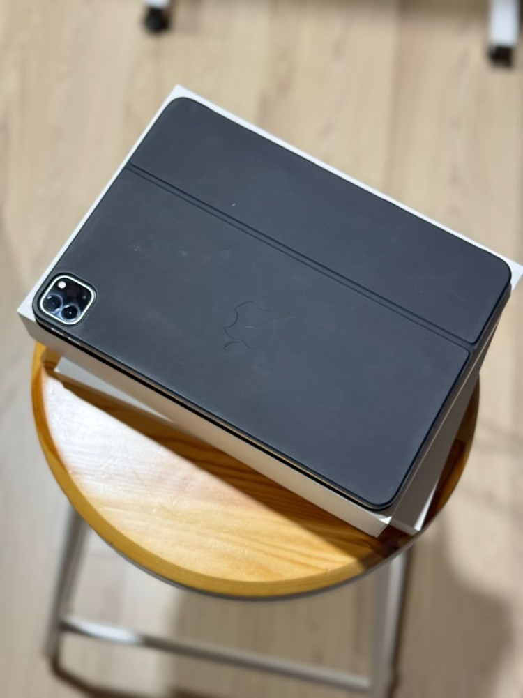 아이패드 프로 m2 11인치 128기가 + 폴리오 키보드 케이스--3