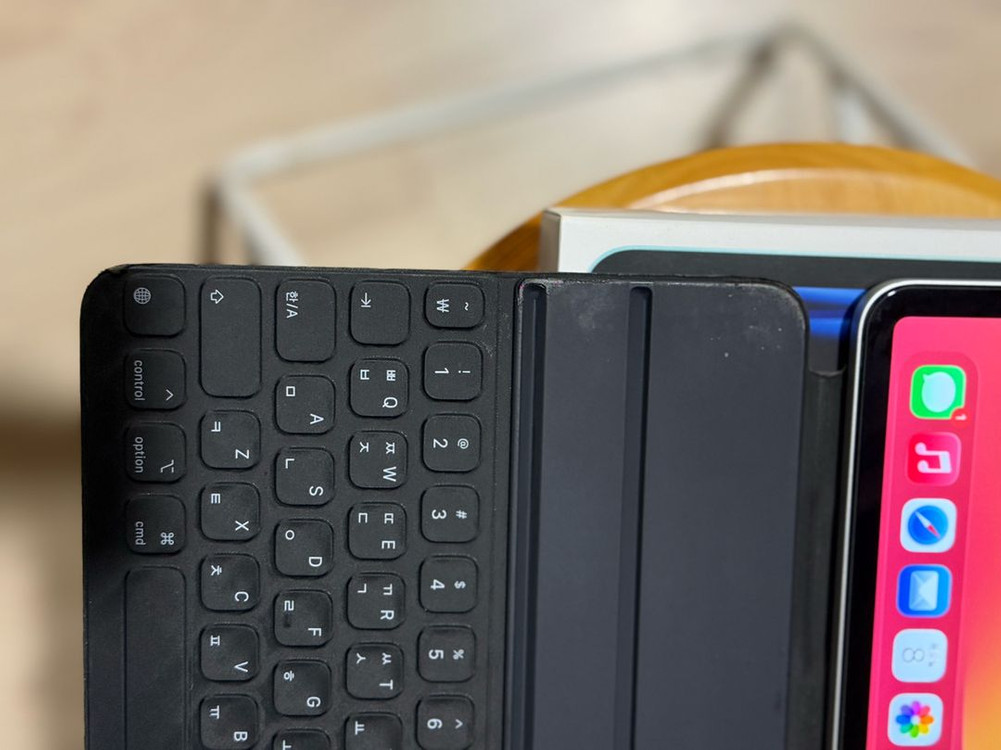 아이패드 프로 m2 11인치 128기가 + 폴리오 키보드 케이스--5