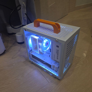 미니 화이트 ITX 고사양 PC R9900x, 32G, B580 팝니다 (all 미사용 새제품 윈도우만 설치)