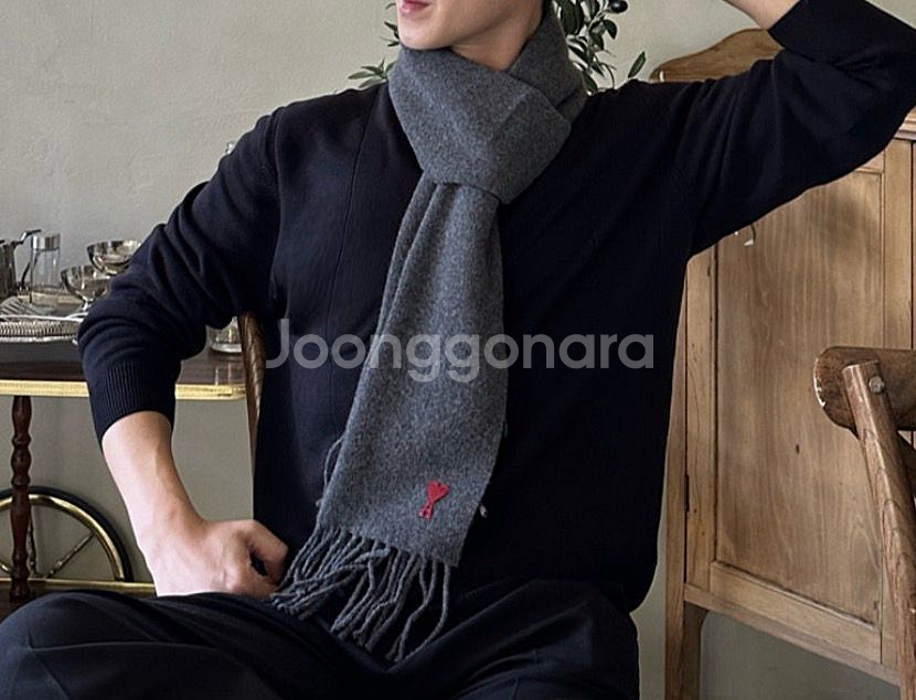 (새상품급)아미 스몰 하트 로고 머플러 다크 그레이--2