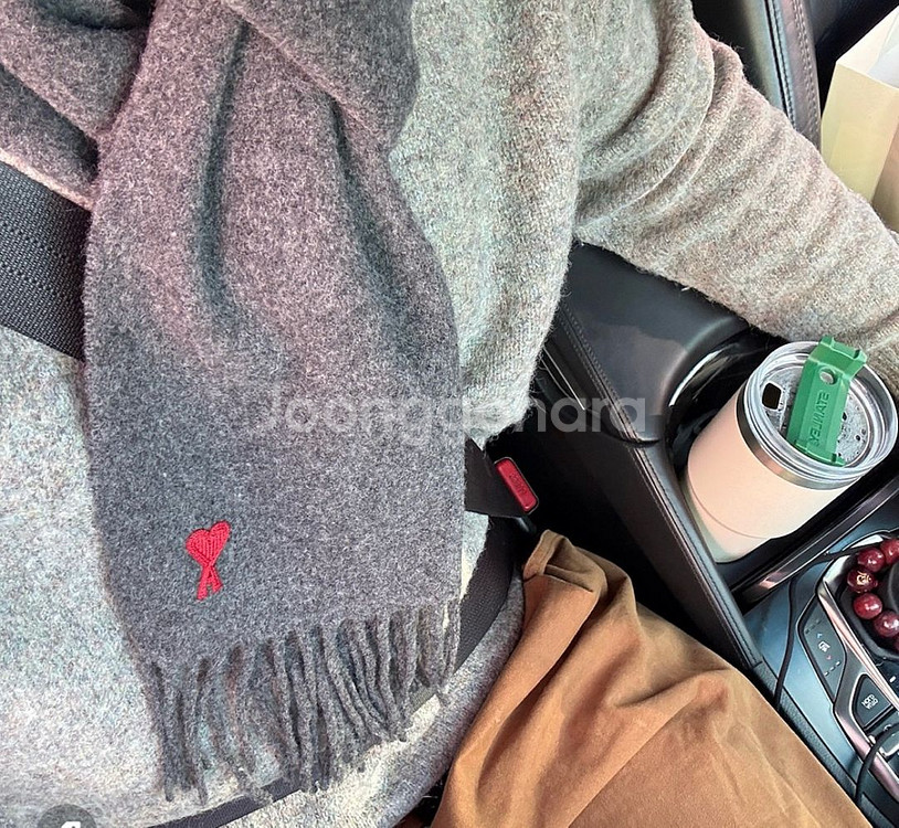 (새상품급)아미 스몰 하트 로고 머플러 다크 그레이--3