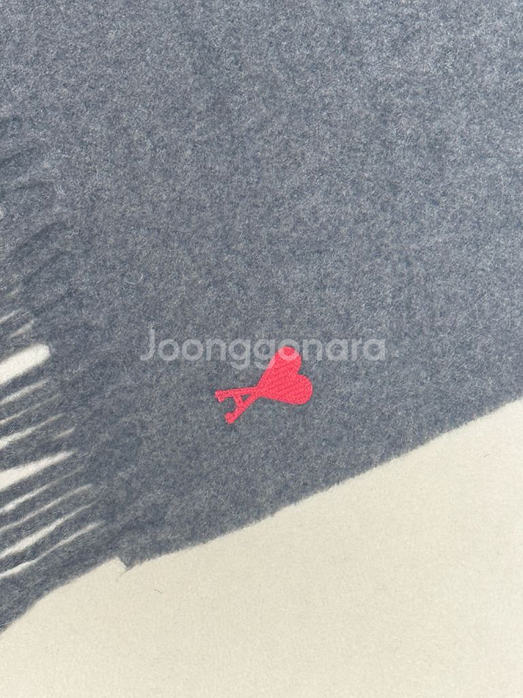 (새상품급)아미 스몰 하트 로고 머플러 다크 그레이--5