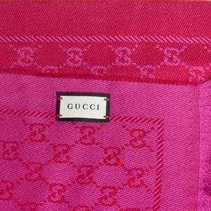 (새상품급)구찌 GG 패턴 울 스카프 양면(핑크&레드)