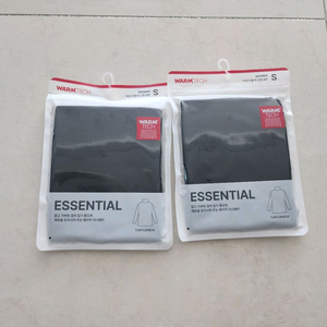 스파오 여성 S사이즈 터틀넥ㅡ블랙ㆍ그레이 새거 팔아요