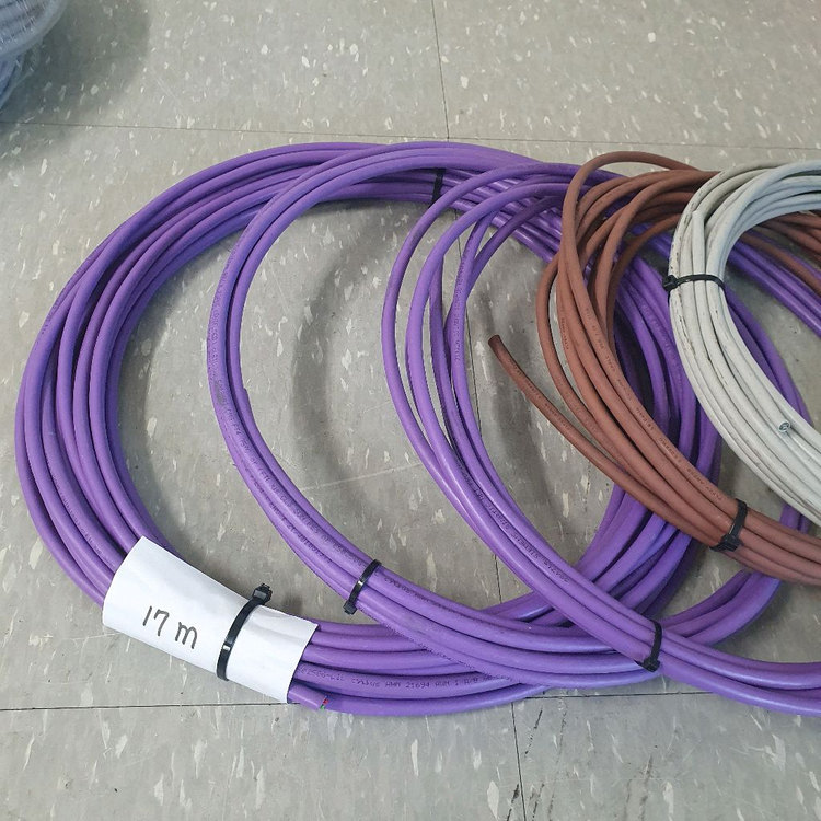 각종 통신용 케이블 일괄 이미지