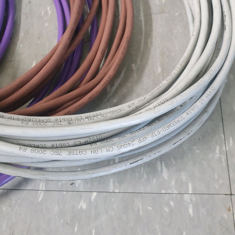 각종 통신용 케이블 일괄 이미지