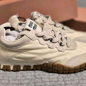 미우미우 스니커즈 41사이즈 ㅍㅍ