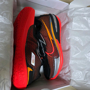 나이키 GT Cut 1 (지티컷1) 블랙/브라이트크림슨 (275)