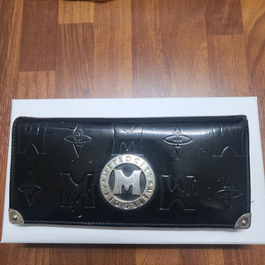 메트로시티 블랙 엠보 장지갑