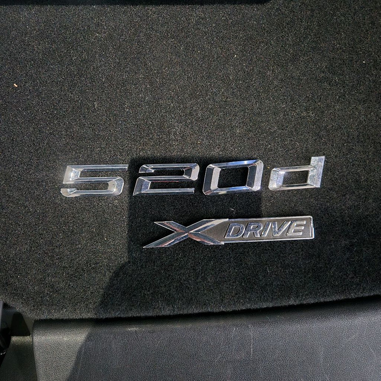 BMW f10 520d 정품 엠블럼 중고--1