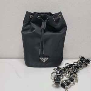 프라다 테수토 나일론 파우치 버킷백