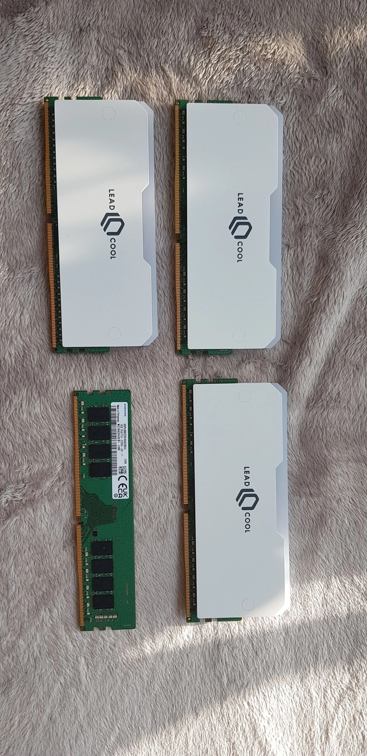 삼성 DDR4 16GB 메모리 8개 32GB 4개로 교환 이미지