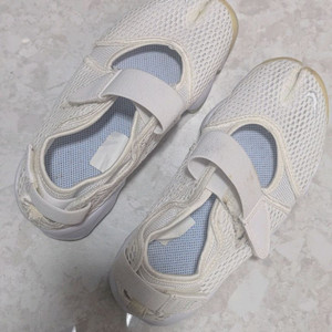 나이키 에어리프트 240 사이즈