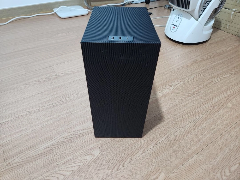 SFF 미니 컴퓨터 4070ti 팝니다. 이미지