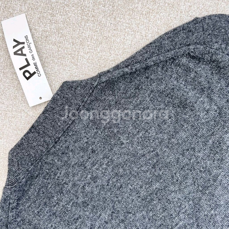 꼼데가르송 화이트와펜 V넥 가디건--4