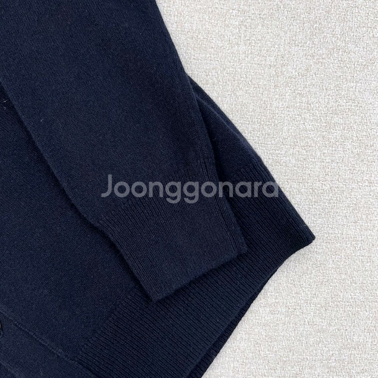 꼼데가르송 화이트와펜 V넥 가디건--7