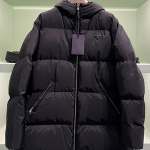 프라다 남성 패딩 점퍼 이미지