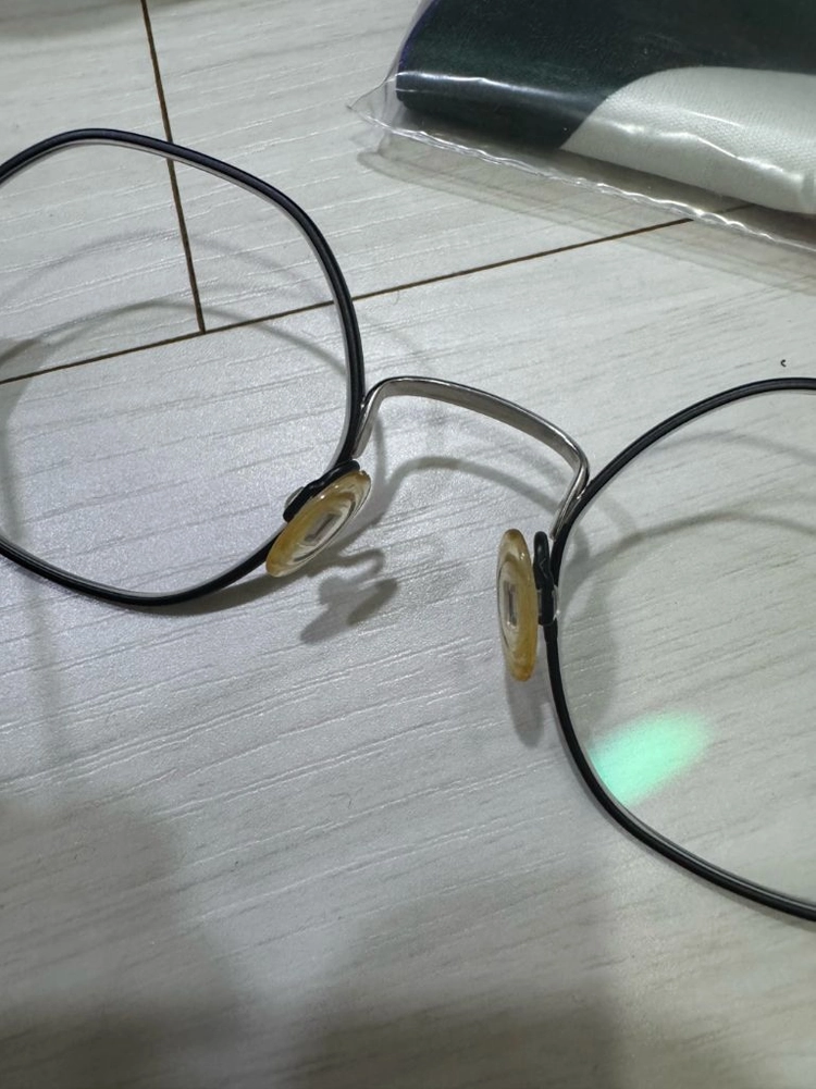 안네발렌틴 안경 판매합니다! 이미지