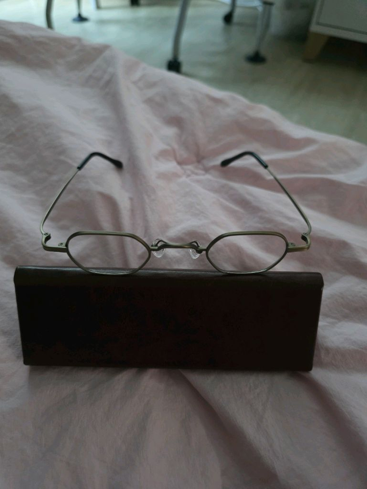 (새상품/한정판) 겸손안경 독립운동가 스타일 팝니다 (구하고 싶어도 못 구해요) 이미지