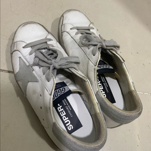 골든구스 슈퍼스타 실버 36사이즈 팝니다!