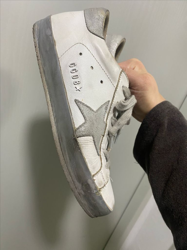 골든구스 슈퍼스타 실버 36사이즈 팝니다!--2