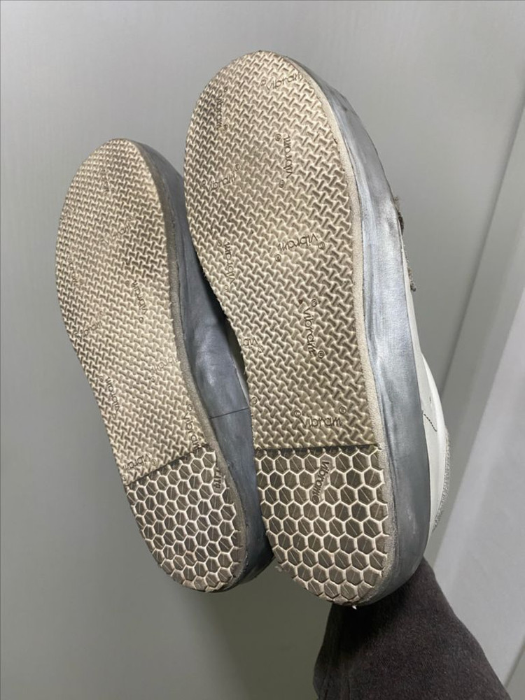 골든구스 슈퍼스타 실버 36사이즈 팝니다!--5