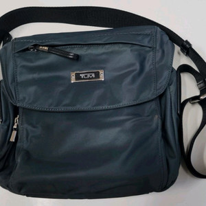 투미 크로스백 (오염 있음 사진 참고)