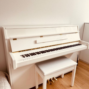 야마하에서 제일 예쁜 피아노 JU109 크림화이트 2021년식 거의 새 거