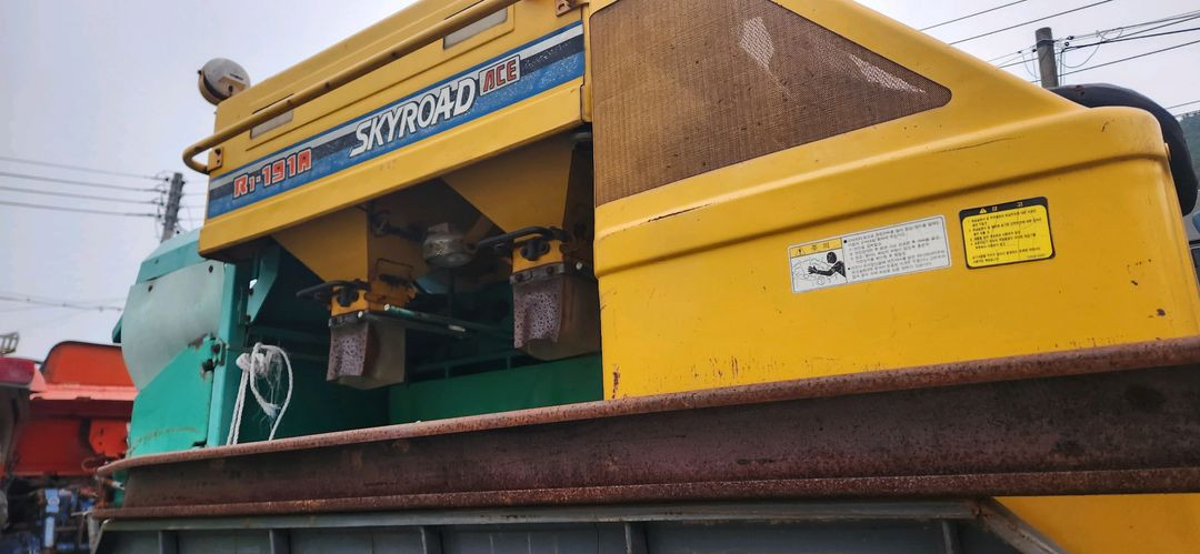 장기간 방치한 대동 2조식 콤바인 운반차 R1-191R--3