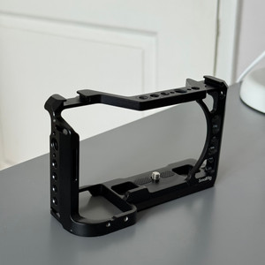 소니 a6400 스몰리그 케이지 판매합니다.