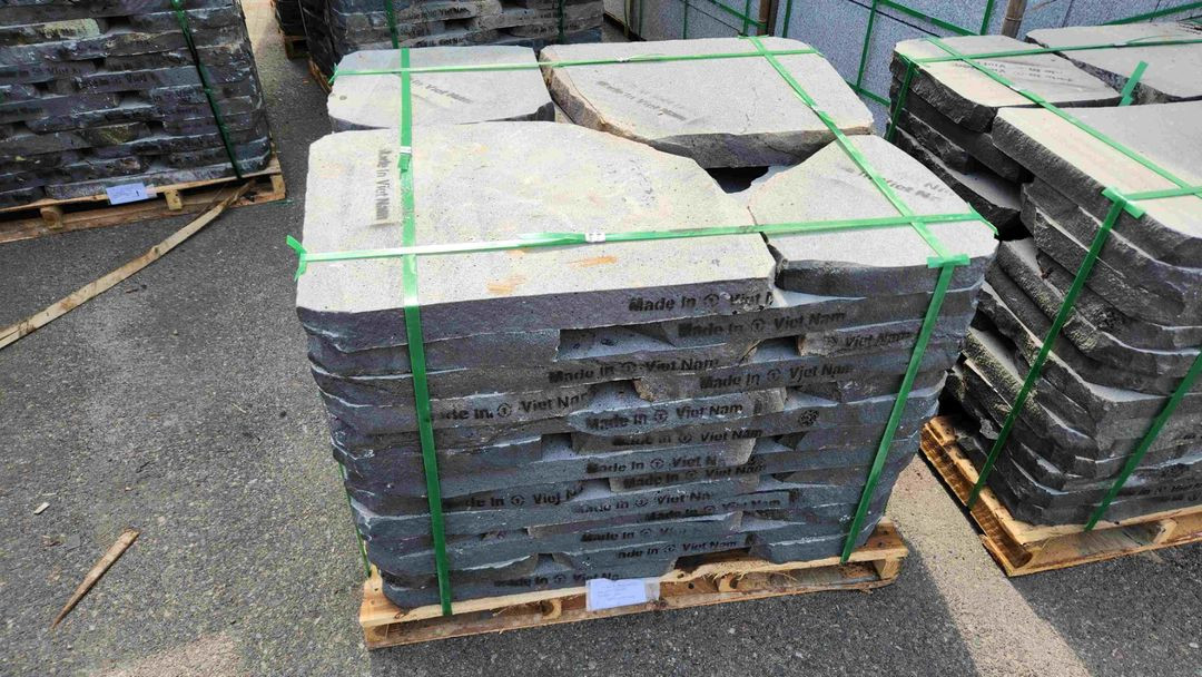 현무암 부정형 50T 1파레트--1