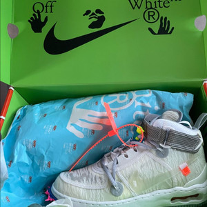 나이키 X 오프화이트 에어 포스 1 미드 SP 270 이미지