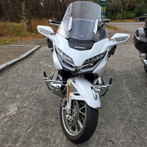 적은 키로수 19년식 골드윙 mt투어 판매 합니다. 이미지