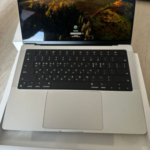 맥북 프로 14 M3 8GB 512GB 프로그램포함