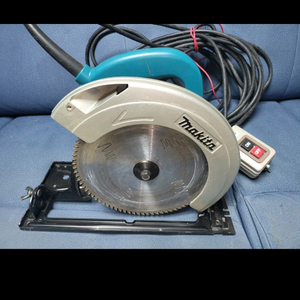 마끼다 마키타 9인치 원형톱 스킬